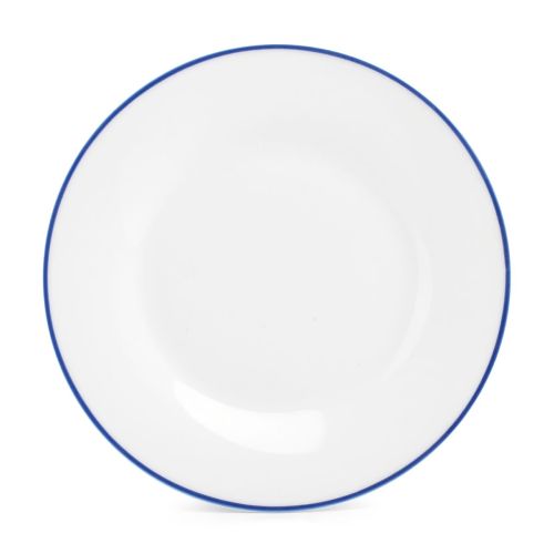 Vooraanzicht van een wit porseleinen bord 24 cm met blauwe rand uit de Basic-lijn, met glad oppervlak.