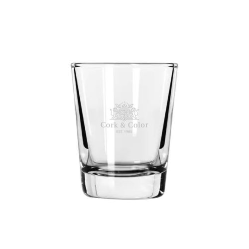 Glazen borrelglas Libbey Shots 6 cl. met gegraveerd CorkColor-logo zichtbaar op de voorzijde.