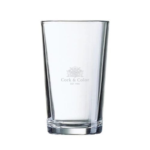 Gravure van CorkColor-logo op de voorzijde van Glas Conique 28 cl. zichtbaar in helder glas.