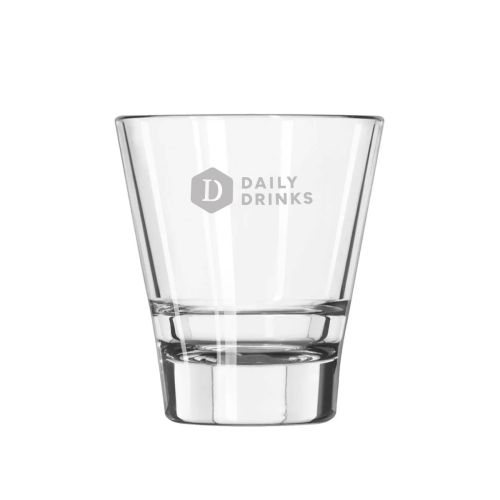 Gravure van DailyDrinks-logo op voorzijde van Tumbler Libbey Endeavor 20 cl. glas, minimalistisch weergegeven.