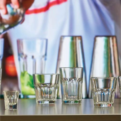 Casablanca Rocks glas 24,5 cl. in gebruik en geplaatst in realistische context.