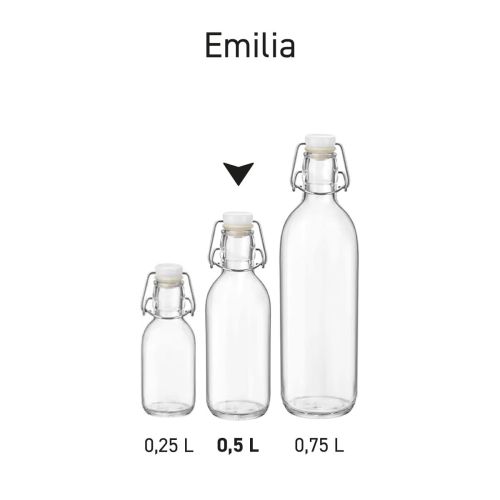erie glazen Emilia flessen van 0,5 en 1 liter, naast elkaar getoond als productlijn.
