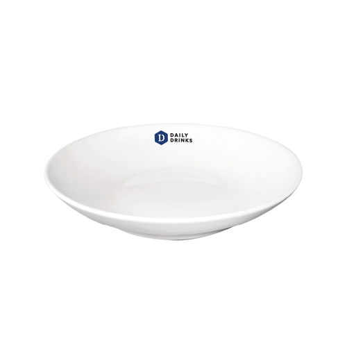Wit porseleinen soepbord Hotel 23 cm met kleurrijk DailyDrinks-logo in meerdere kleuren.
